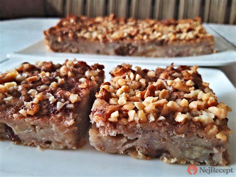 Jablečný koláč s ořechy a rozinkami